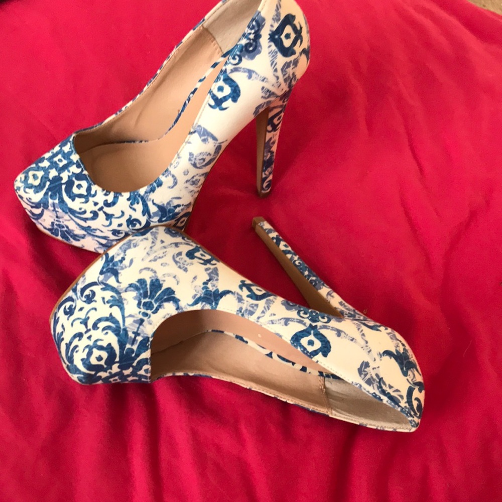 Closed toe platform heels